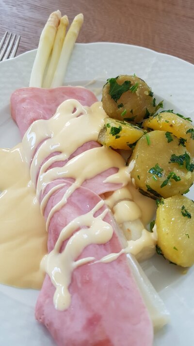 Spargel natur mit Sauce Hollandaise