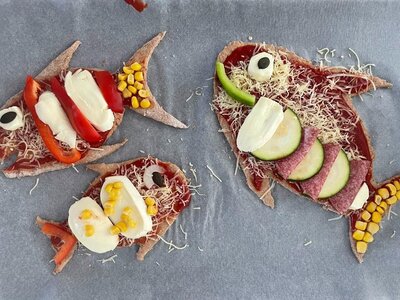 Bunte Kinderpizza mit Sommergemüse