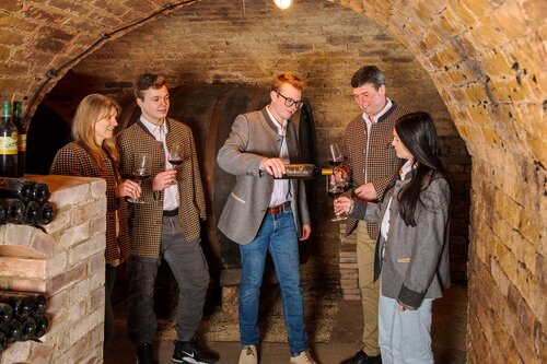 Schönhofer Keller Maulavern Family