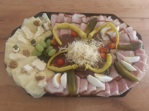 Fleisch- und Käseplatten
