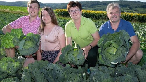 Familie Hell am Feld