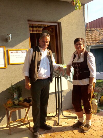 Karl Bauer  - Radlerrast und Weinbau