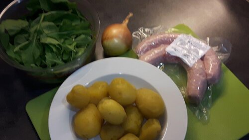 Bratwürstel mit Erdäpfelschmarren