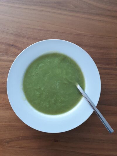 Spargelsuppe mit grünem Spargel