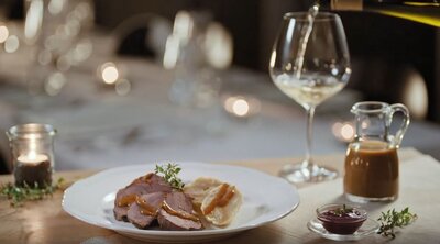 Weinviertler Rehbraten mit Serviettenknödel